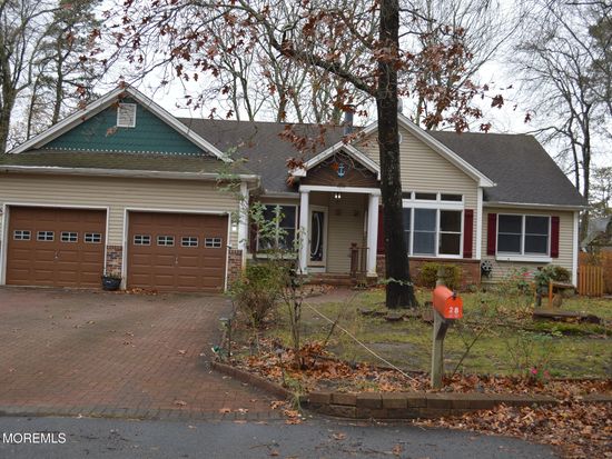 28 Spruce Street, Waretown, NJ 08758