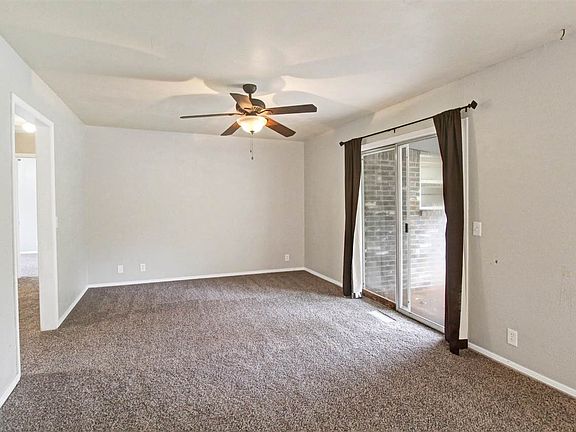 4th image of 904 E Will Rogers Dr