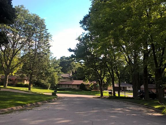 5th image of 1921 Old Orchard Ct