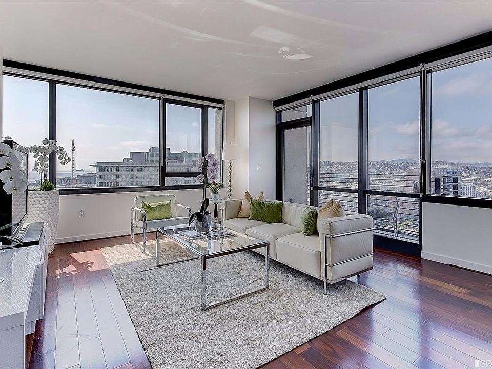 1st image of 260 King St Unit 1619