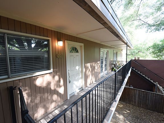 2nd image of 4206 Hawthorne Ave APT 202H