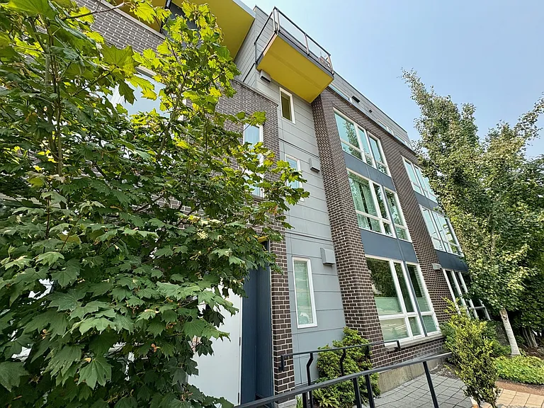 121 12th Ave E #102 — Photo 2