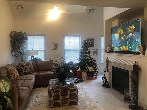 2nd image of 1803 Chateau Pl APT C