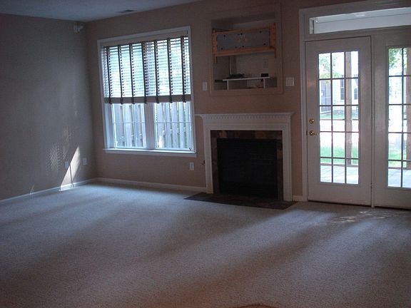 3rd image of 114 Bluff Ter