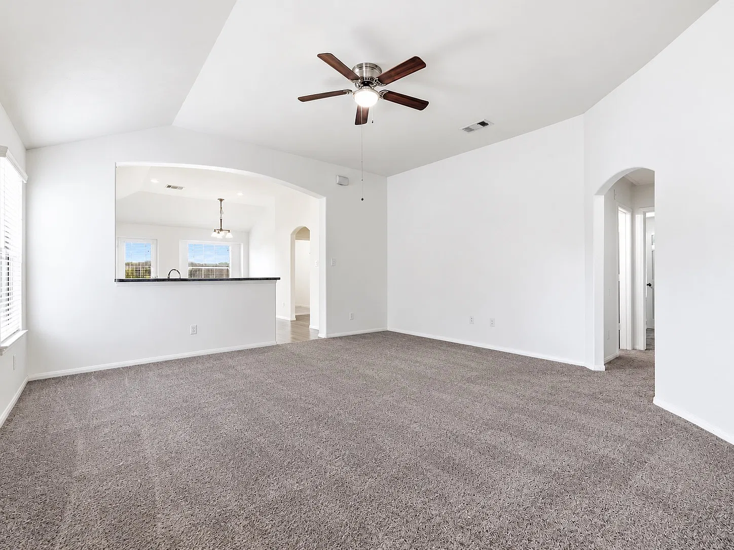 3 bed, 1368 sqft, $1,365 — Photo 2