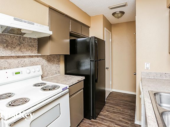 4th image of 1 Green Valley Dr #1
