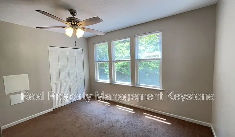 303 Lexington Ct — Photo 11