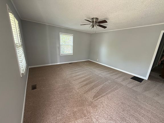 2nd image of 606 E Maple Ave