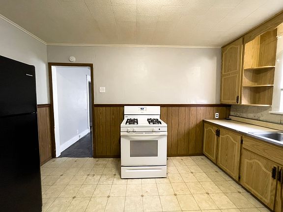 5th image of 1609 W Memorial Dr