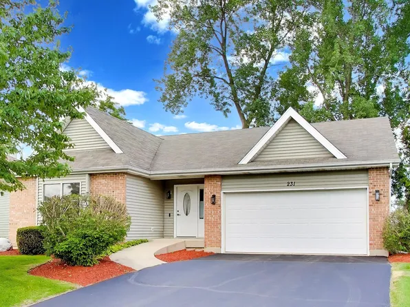 231 Clover Chase Cir, Woodstock, IL 60098