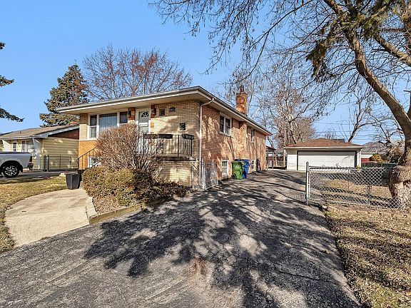 4th image of 5914 W 90th St