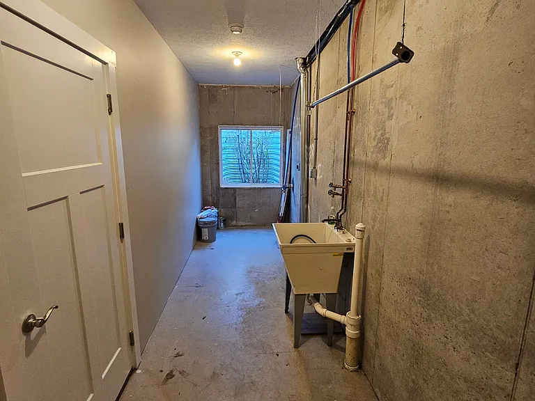 110 Edward Dr — Photo 6