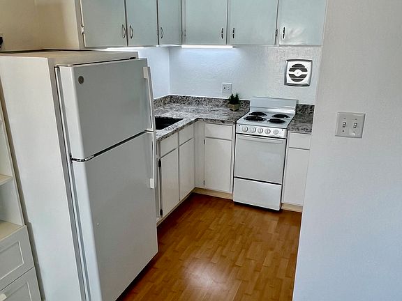 3rd image of 174 Miller Ave APT 1