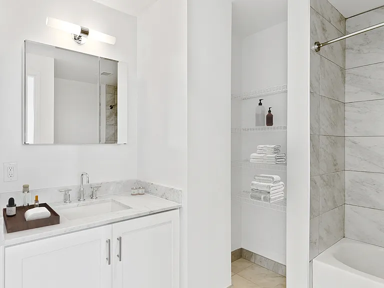 65 Bay Street Apartments — Photo 38