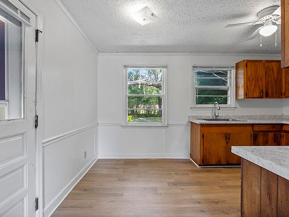 4th image of 913 Mitchell Dr