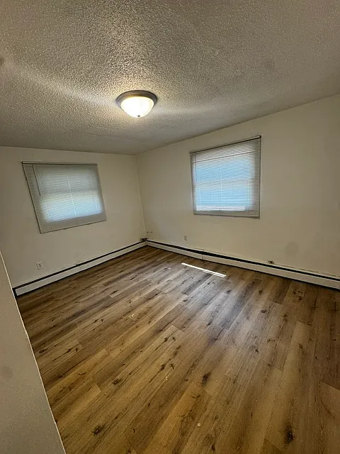 3 bed, 1.5 bath, 1690 sqft, $1,635 — Photo 3