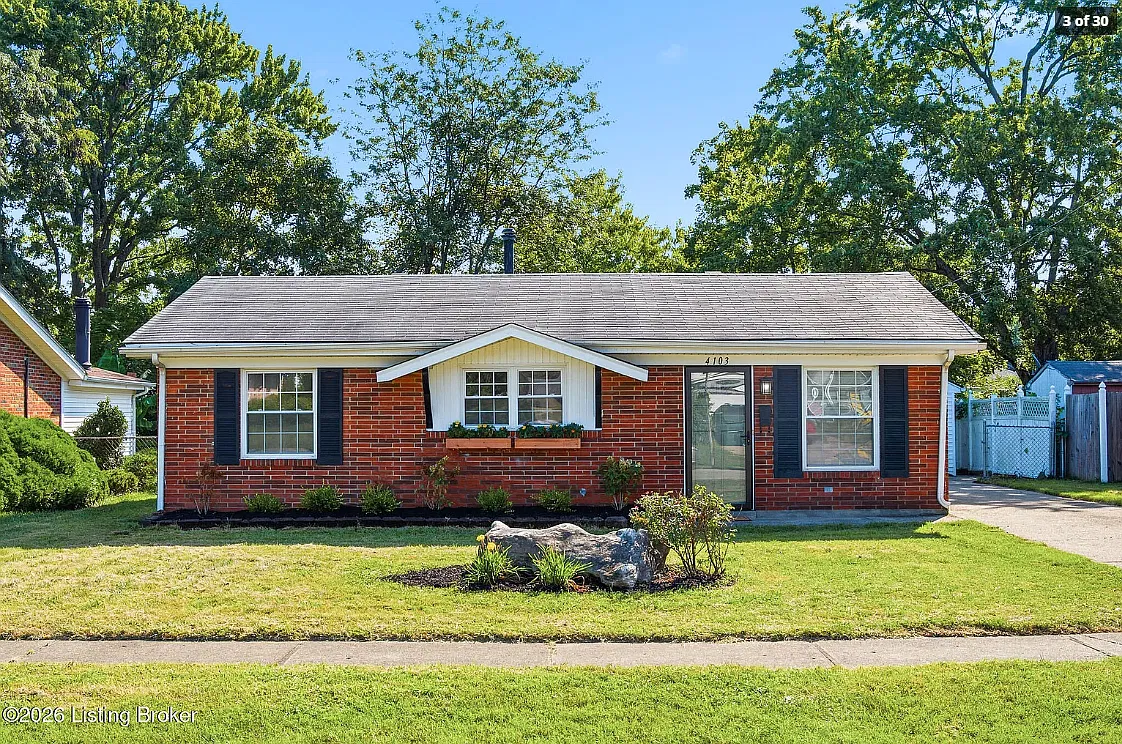 3 bed, 942 sqft, $1,680 — Photo 1