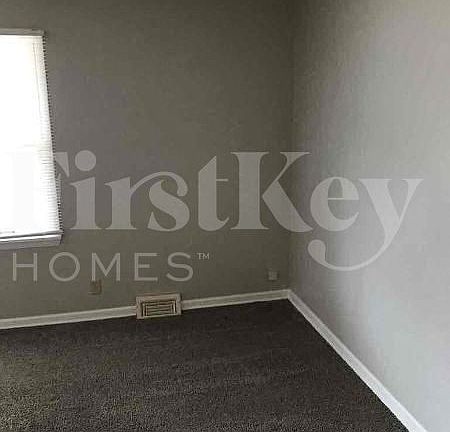 2nd image of 711 N Evanslawn Ave
