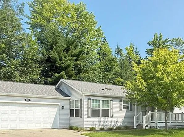 837 Woodcreek Blvd, Traverse City, MI 49686