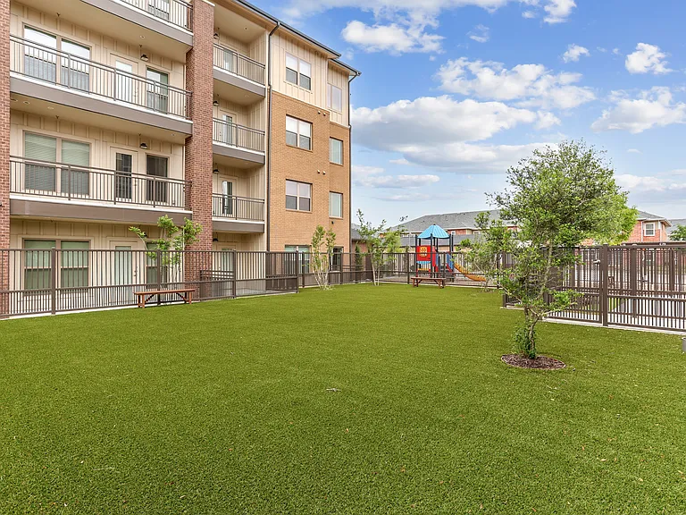 Wildwood Luxury Urban Homes — Photo 28