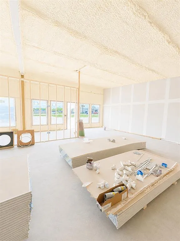Studio, $2,800 — Photo 2