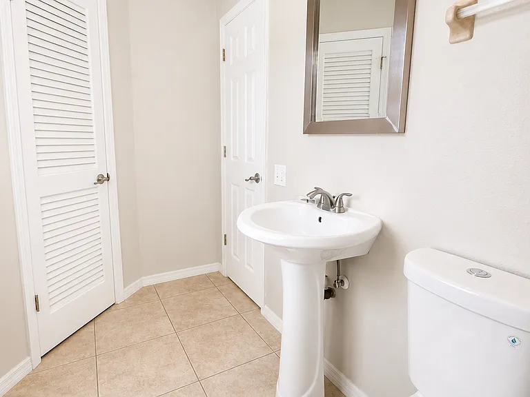 4728 Beach Dr S #E-B — Photo 14
