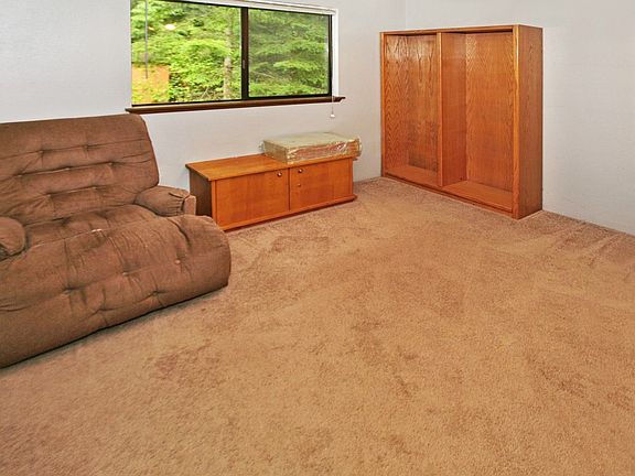 4th image of 2049 Ptarmigan Ln NW
