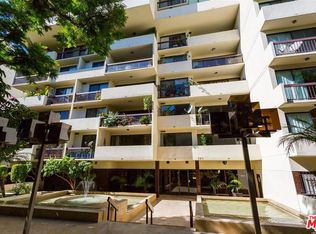 325 N Oakhurst Dr APT 203, Beverly Hills, CA 90210