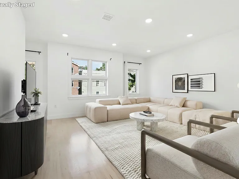 131 Zabriskie St — Photo 1