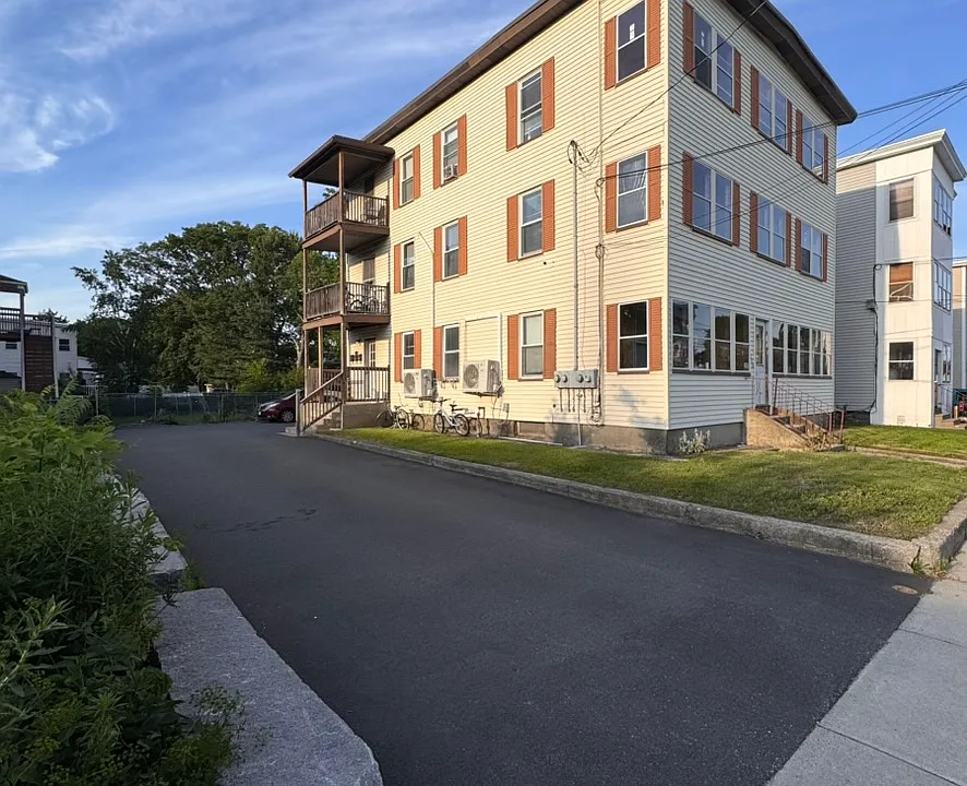 230 Mechanic St #3