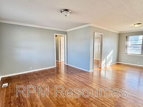 2nd image of 118 Spruce Ave