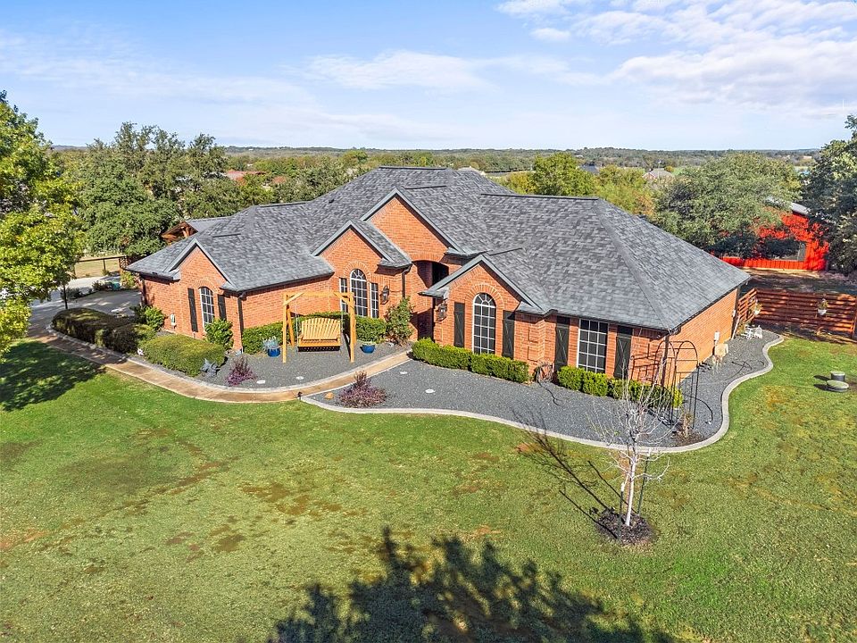 1st image of 105 Bolivar Dr