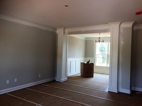 3rd image of 2630 N Lee Cir