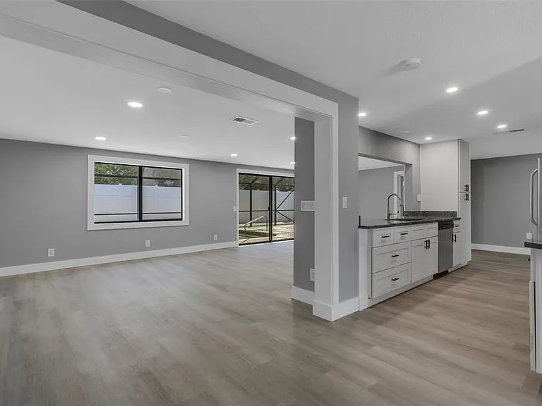 4645 Hunter Ridge Dr — Photo 32
