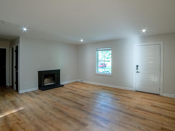 5th image of 639 Kirtley Way #B