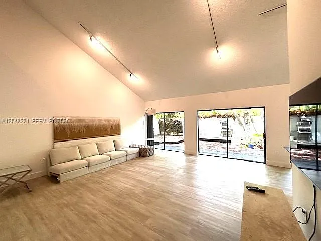 3074 Aviation Ave #1 — Photo 3