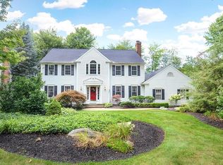 101 Foxhall Dr, Chagrin Falls, OH 44022