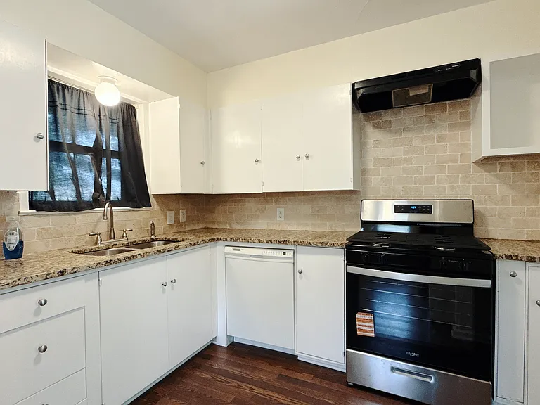 506 Classen Dr — Photo 8