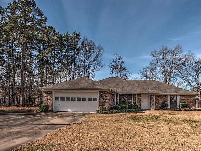 1st image of 215 Lost Pines Cir