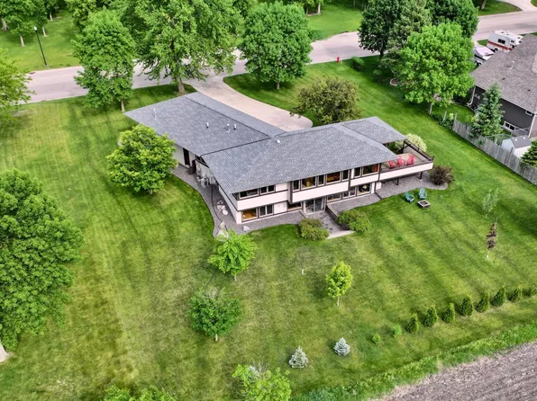 2600 15th St SW, Willmar, MN 56201