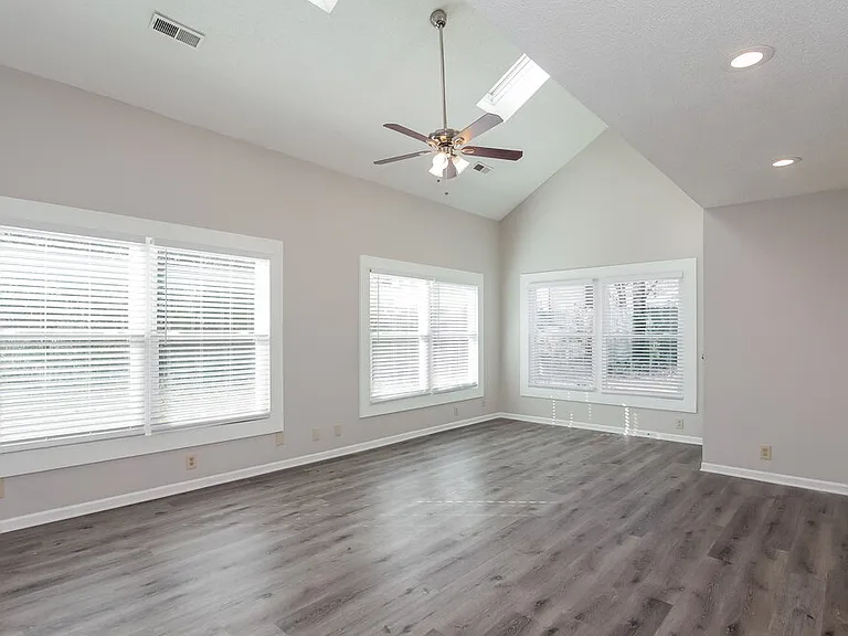 2341 Castlecomer Dr — Photo 6