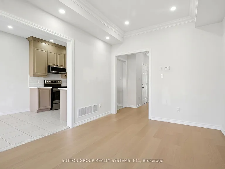 99 Baker St — Photo 17