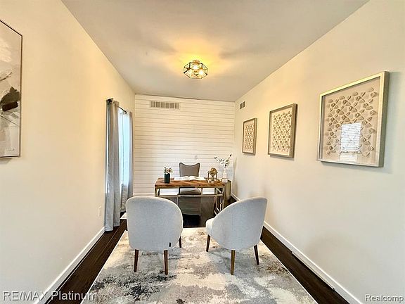 4th image of 1923 Andover Blvd