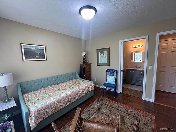 3rd image of 620 Brookstone Ct