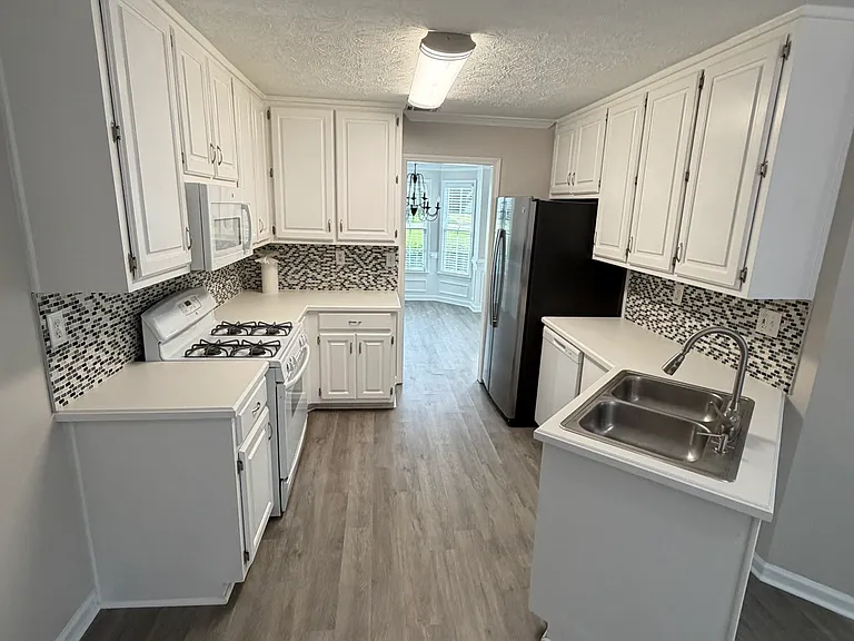 3929 Riverstone Dr — Photo 18