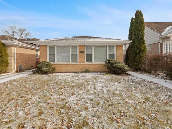 7653 E Prairie Rd, Skokie, IL 60076