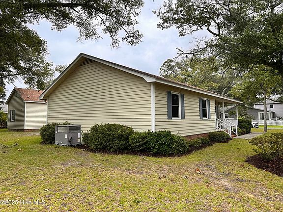 4th image of 1506 E Oak Island Drive