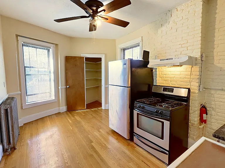 86 Hammond St #4 — Photo 12