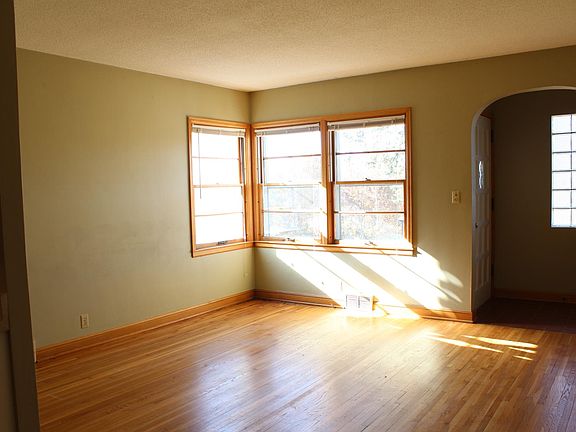 Sunny living room (without furniture)