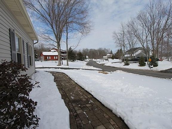 3rd image of 8568 Bayview Dr